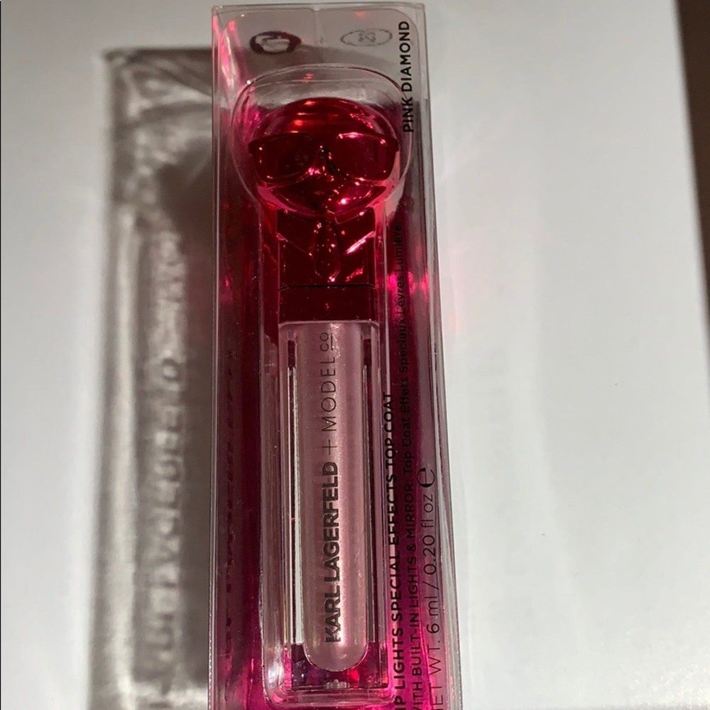 🔴🔴SOLD🔴🔴Karl Lagerfeld lights liquid matte lipstick 🌸